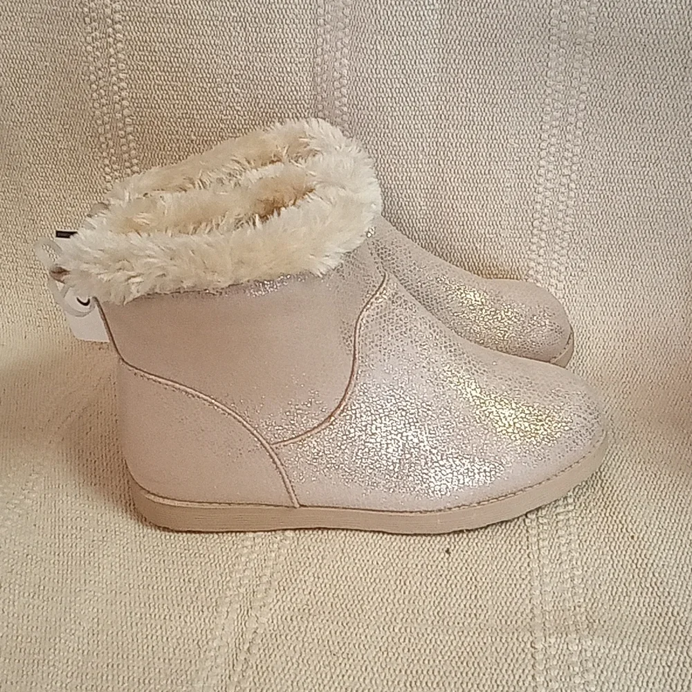 Nwot side zip light pink metallic snake skin booties